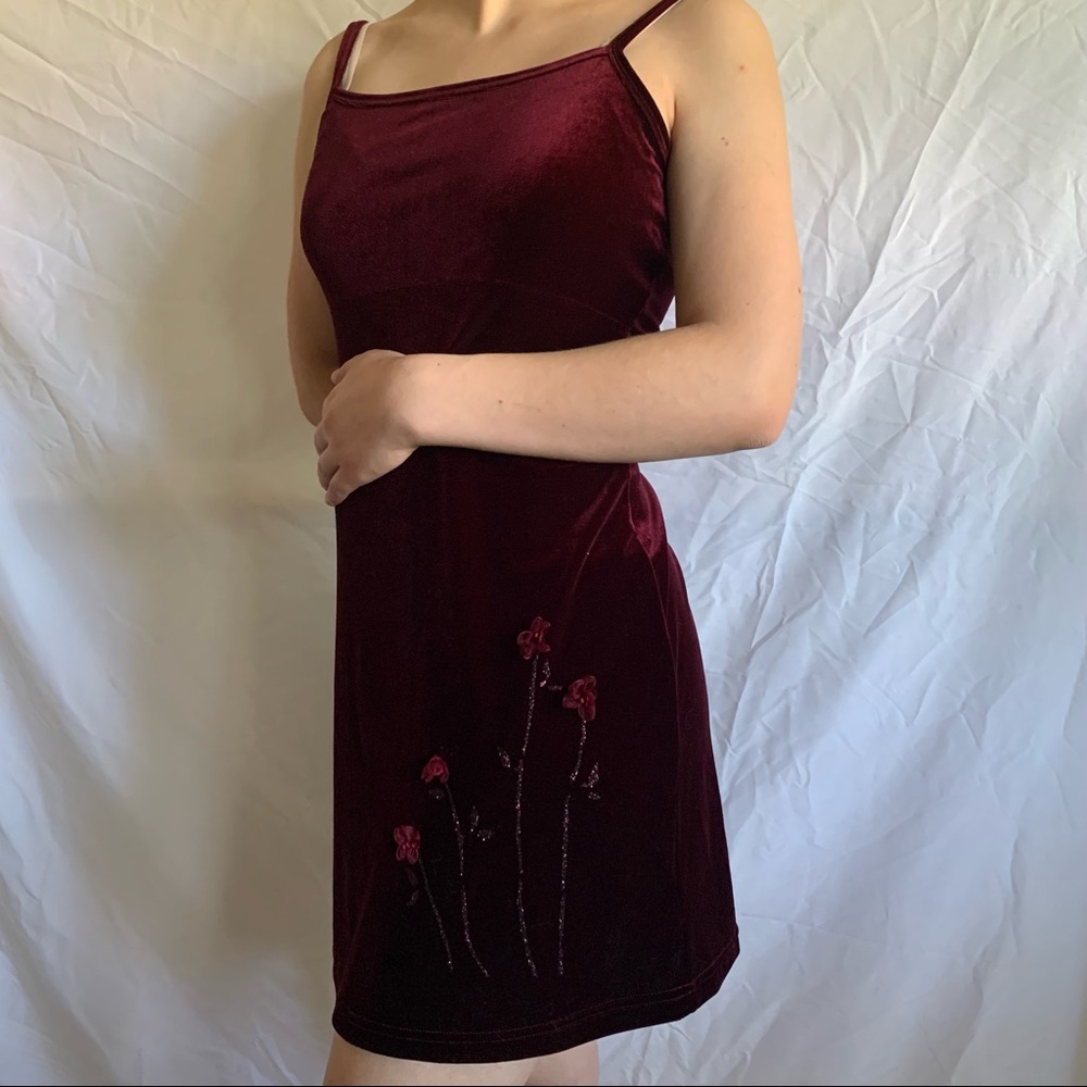579 Cocktail Dress Wine Colored Velvet with Sparkly Flowers Size Medium